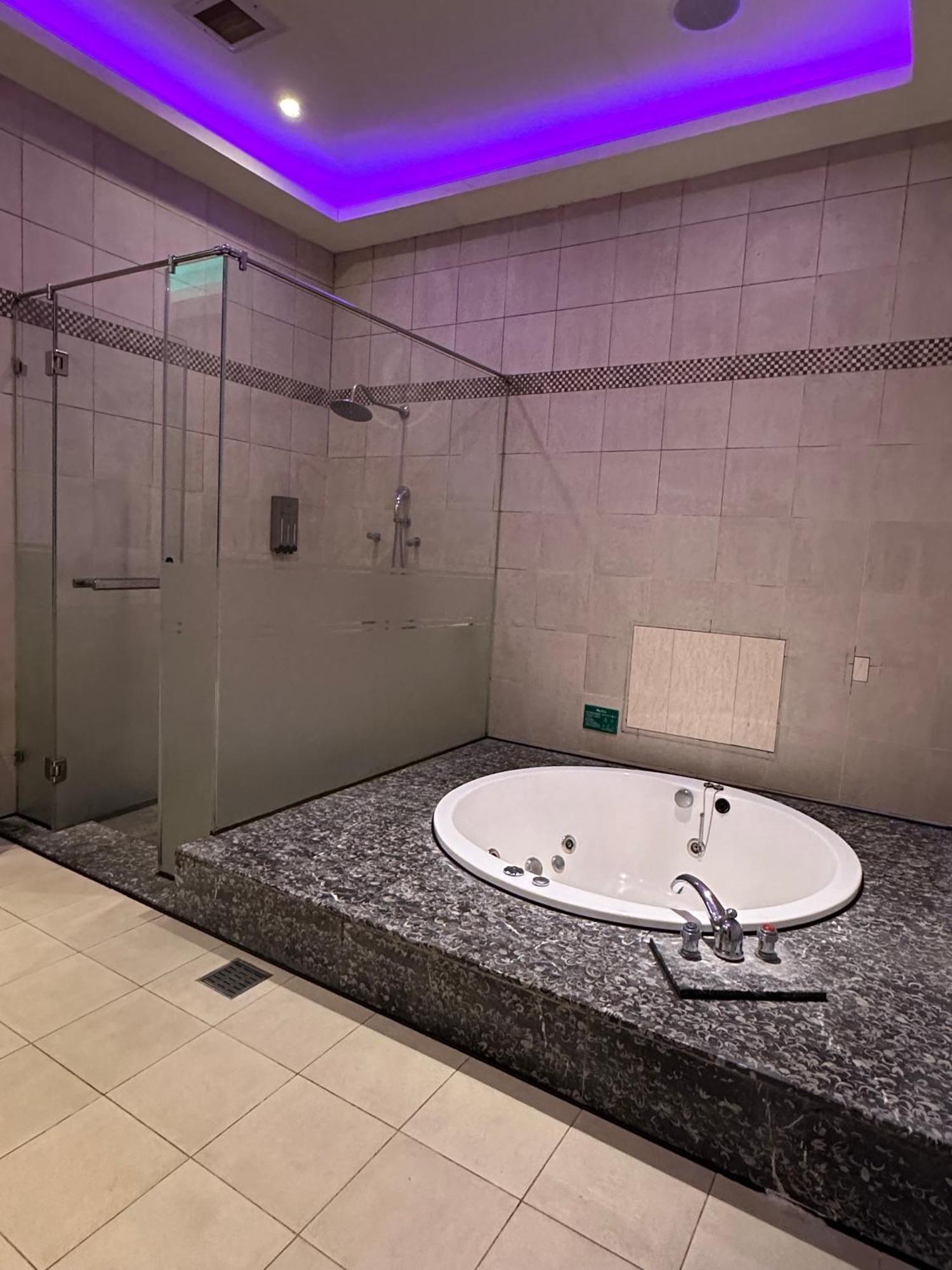 טאיפיי Purple Rainbow Motel מראה חיצוני תמונה